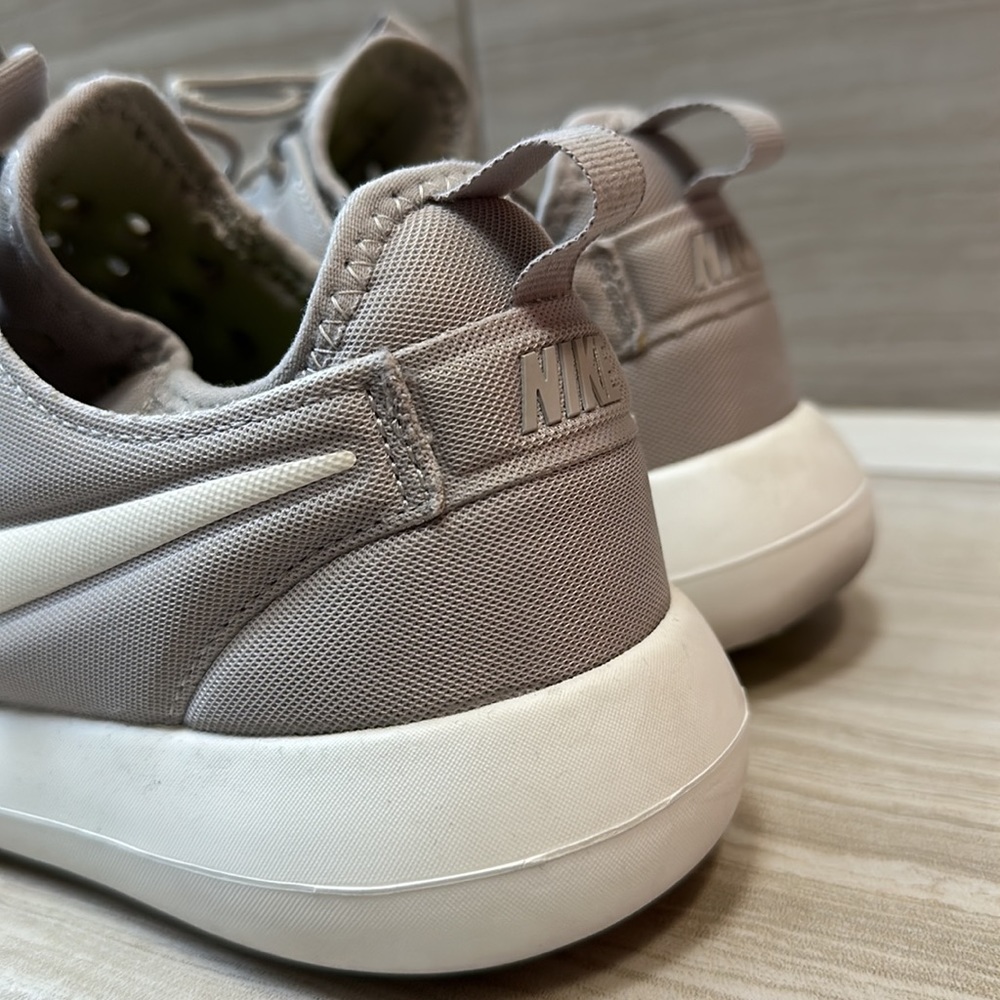 Grey Nikes - Picture 5 of 8
